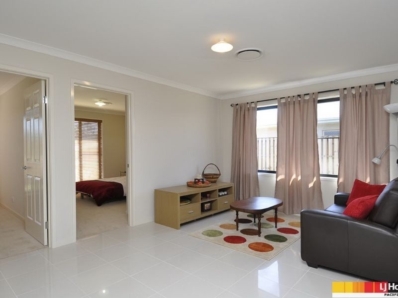 35 Harmsworth Road, Pacific Pines QLD 4211