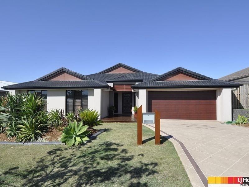 35 Harmsworth Road, Pacific Pines QLD 4211