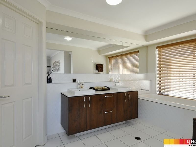 35 Harmsworth Road, Pacific Pines QLD 4211