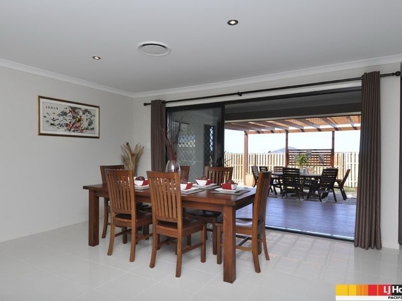 35 Harmsworth Road, Pacific Pines QLD 4211