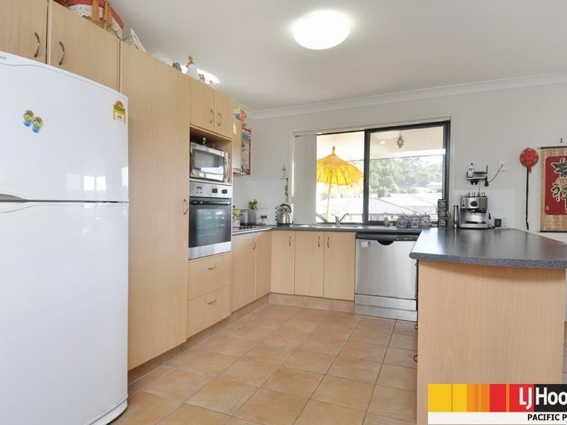 19 Hatutu street, Pacific Pines QLD 4211