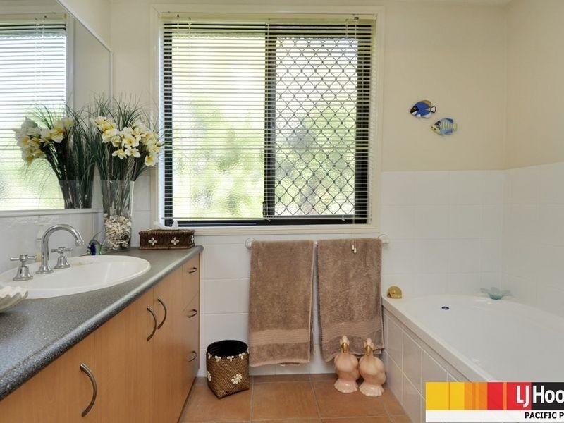 19 Hatutu street, Pacific Pines QLD 4211
