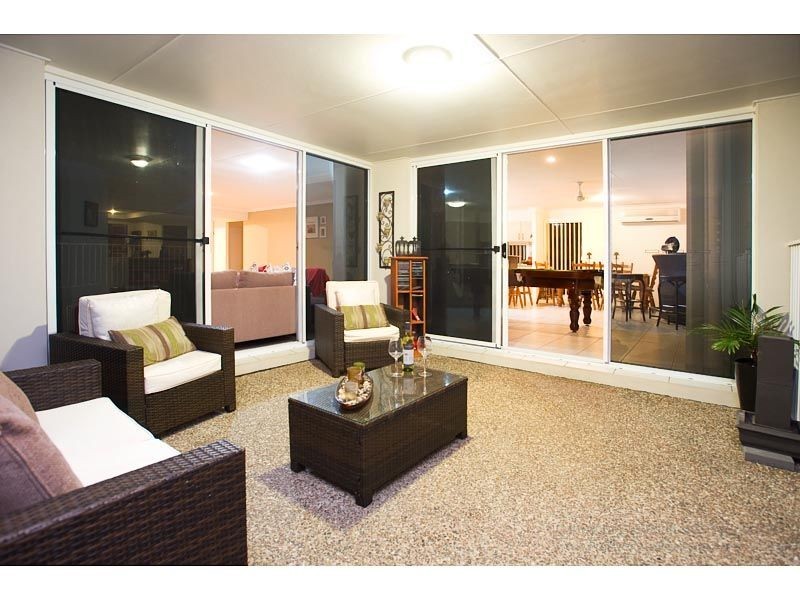 9 Hale Street, Pacific Pines QLD 4211