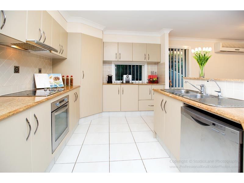 9 Hale Street, Pacific Pines QLD 4211