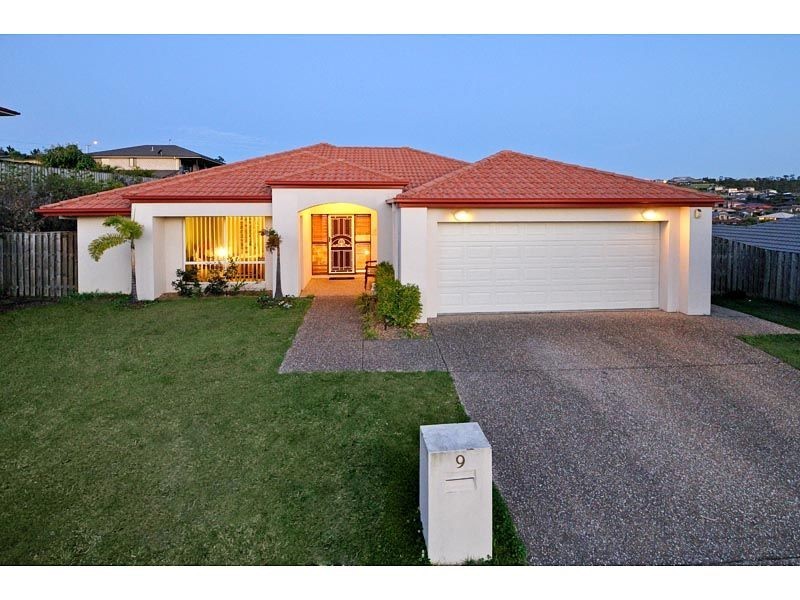 9 Hale Street, Pacific Pines QLD 4211