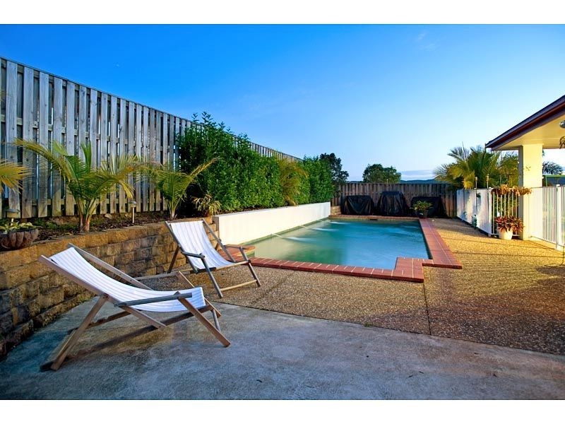 9 Hale Street, Pacific Pines QLD 4211