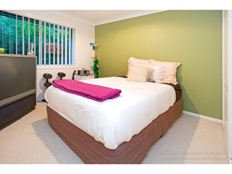 9 Hale Street, Pacific Pines QLD 4211