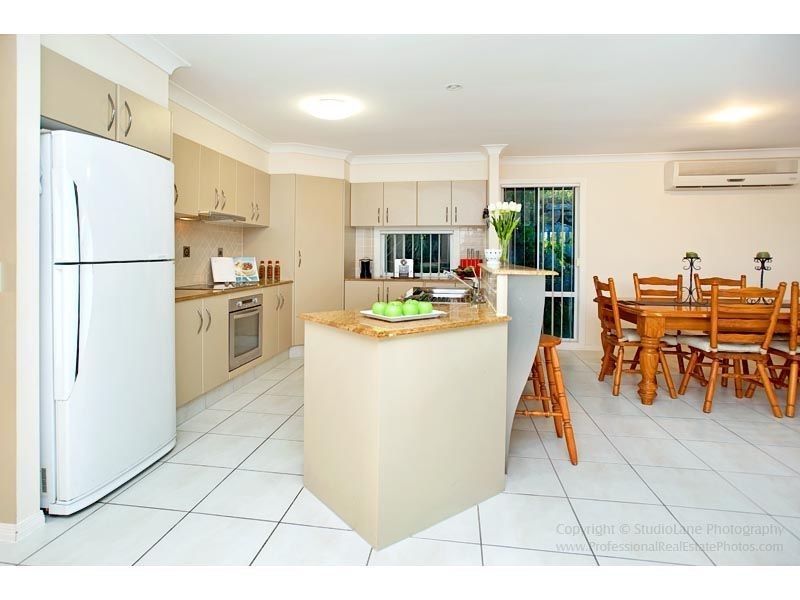 9 Hale Street, Pacific Pines QLD 4211