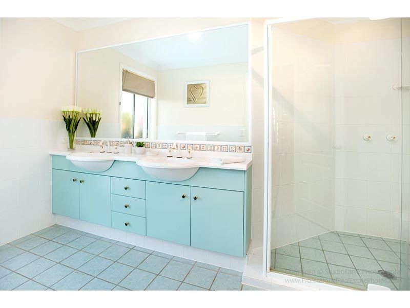 9 Hale Street, Pacific Pines QLD 4211