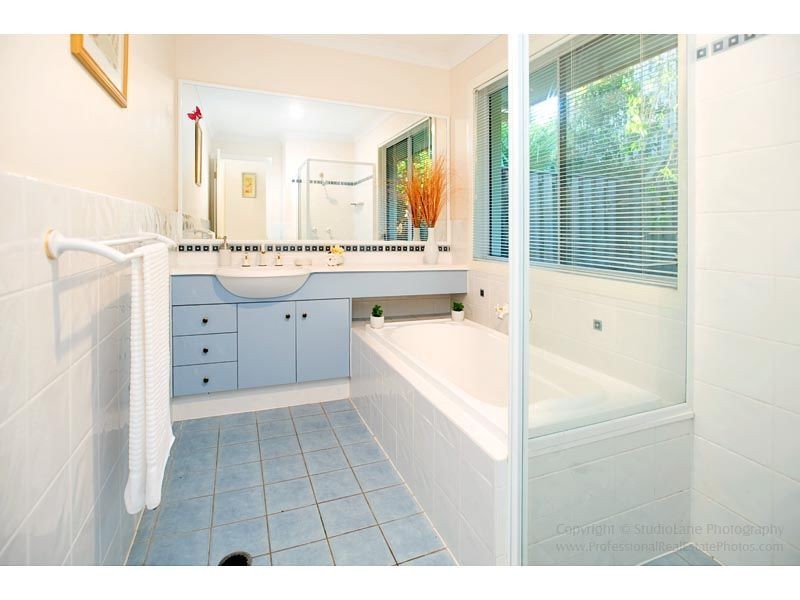 9 Hale Street, Pacific Pines QLD 4211