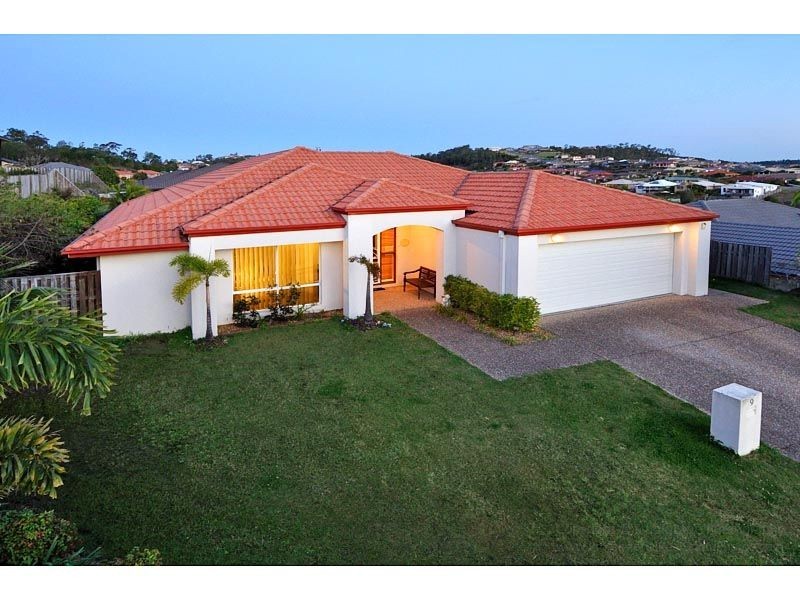 9 Hale Street, Pacific Pines QLD 4211