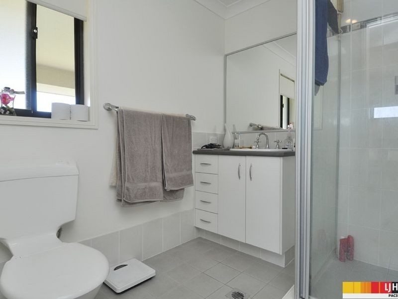 74 Harmsworth Road, Pacific Pines QLD 4211