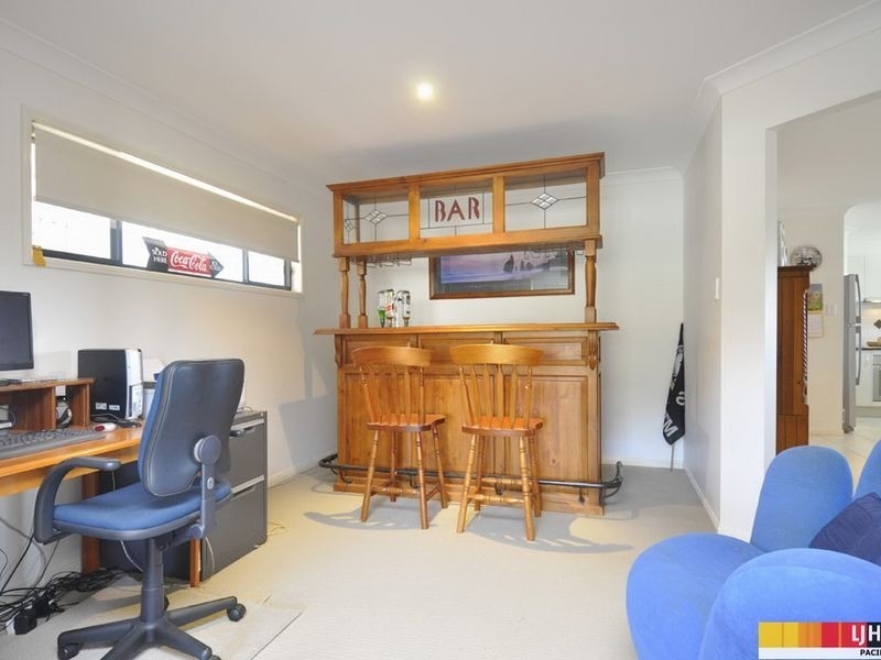 74 Harmsworth Road, Pacific Pines QLD 4211