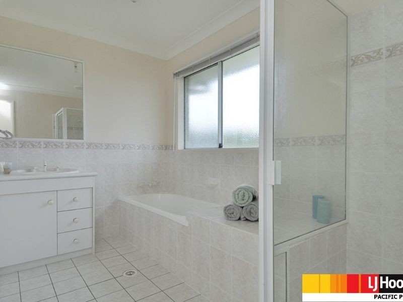 4 Hatutu Street, Pacific Pines QLD 4211