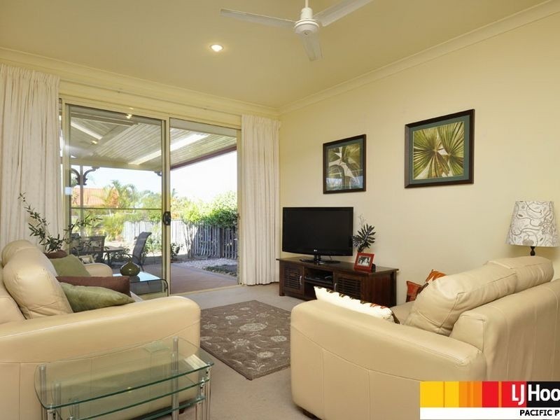 6 Bonin Close, Pacific Pines QLD 4211