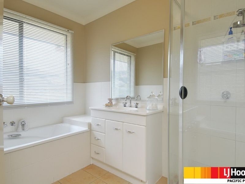 11 Tallow Street, Pacific Pines QLD 4211