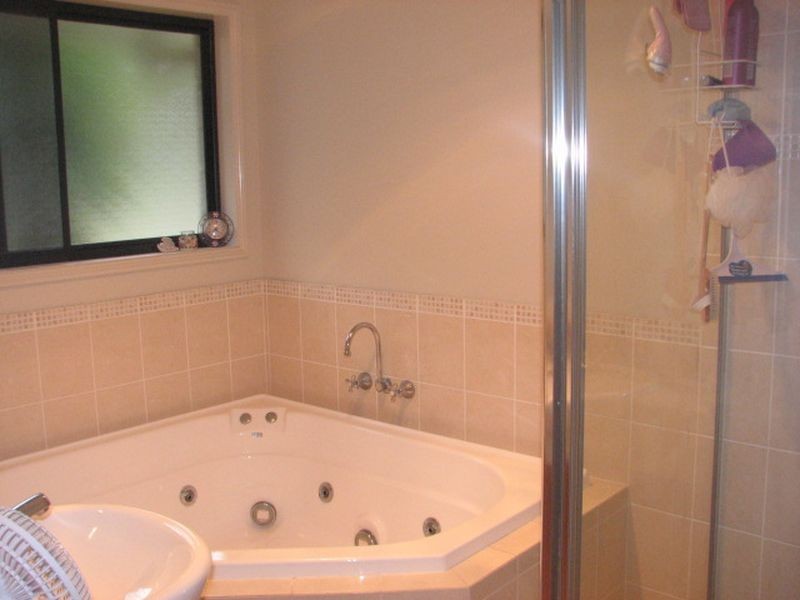 36 Matzia Avenue, Pacific Pines QLD 4211