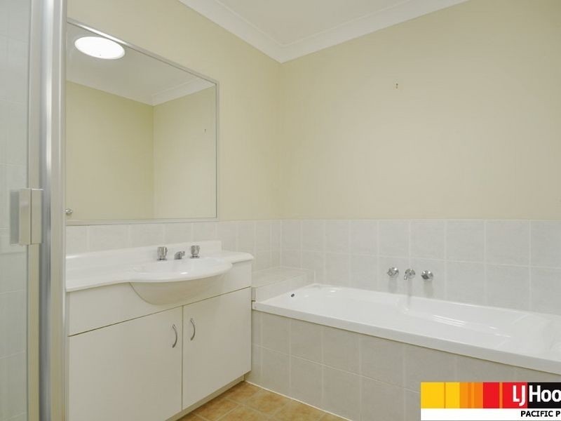 1/4 Stromlo Court, Pacific Pines QLD 4211