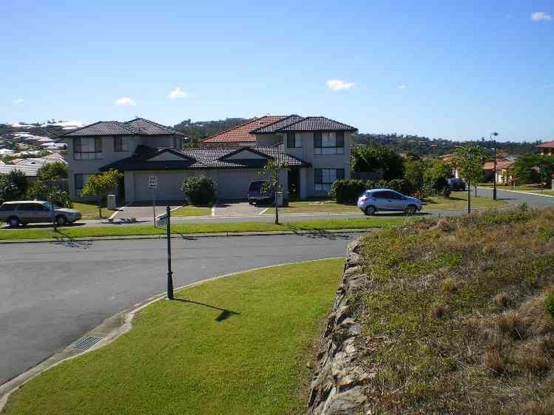 2 Carter Street, Pacific Pines QLD 4211