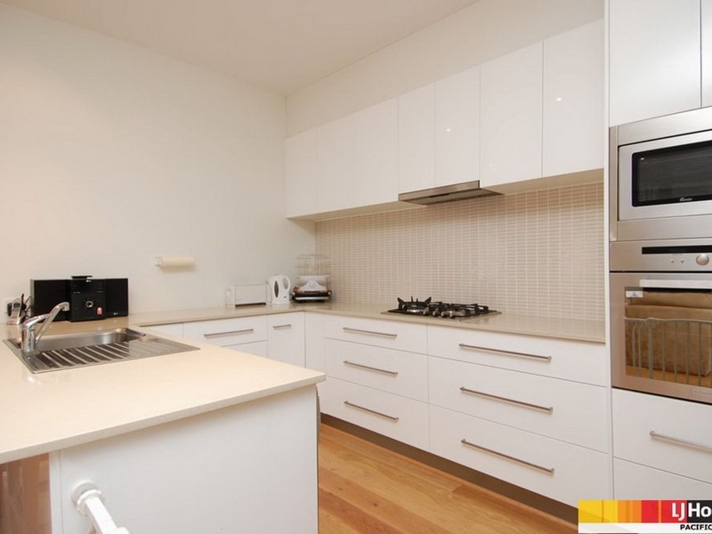 18 McGuire Court, Maudsland QLD 4210