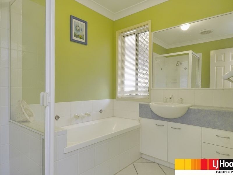 4 Flint Court, Pacific Pines QLD 4211