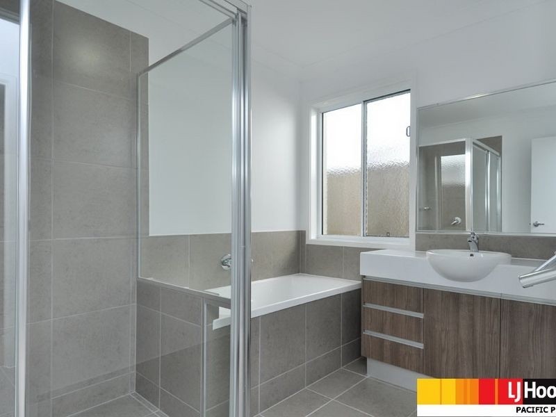 11 Sydney Street, Labrador QLD 4215