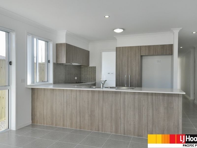 11 Sydney Street, Labrador QLD 4215