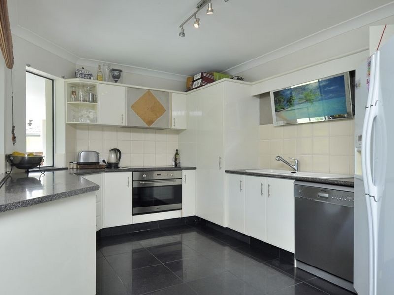 14 Galapagos Way, Pacific Pines QLD 4211