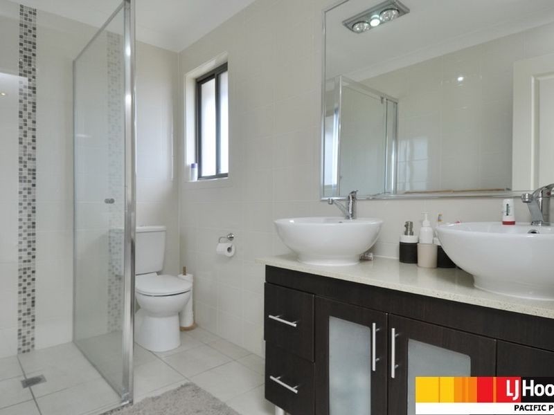 2 Kanangra Crescent, Pacific Pines QLD 4211