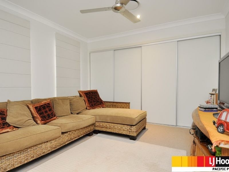 2 Kanangra Crescent, Pacific Pines QLD 4211