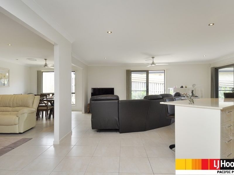 2 Kanangra Crescent, Pacific Pines QLD 4211