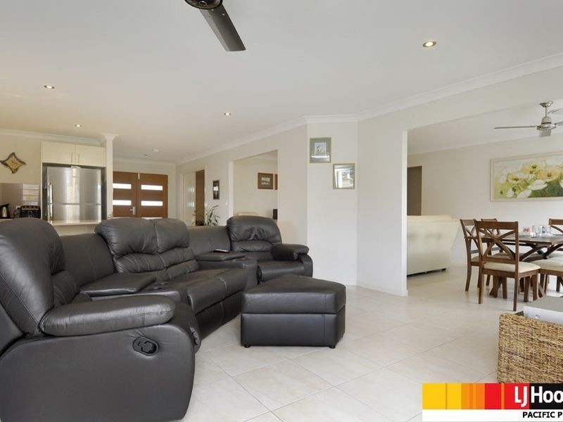 2 Kanangra Crescent, Pacific Pines QLD 4211