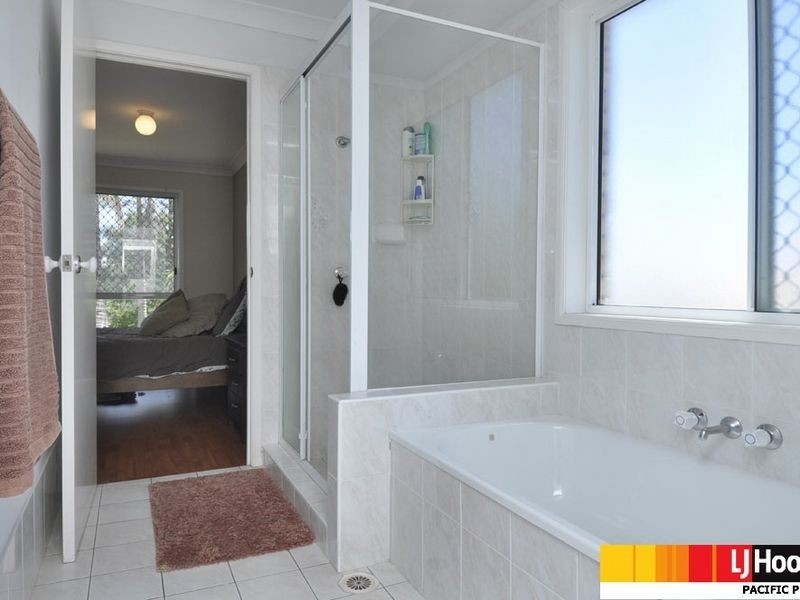 120 Universal Street, Oxenford QLD 4210