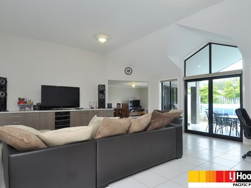 25 Cossington Circuit, Maudsland QLD 4210