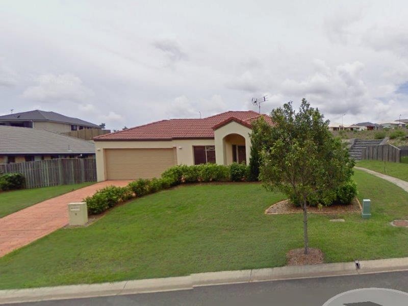 8 Roberts Drive, Maudsland QLD 4210