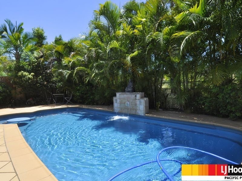 3 Flint Court, Pacific Pines QLD 4211