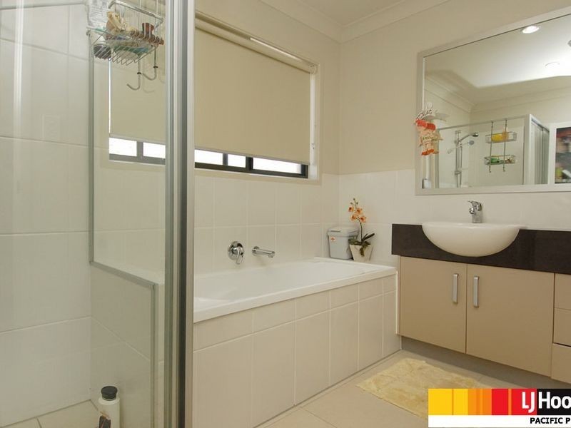 16 McGuire Court, Maudsland QLD 4210