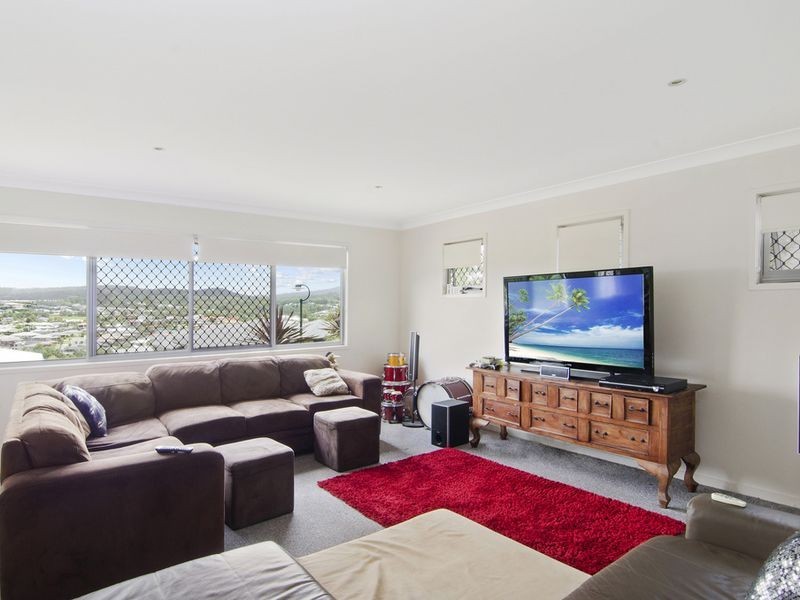 28 Angourie Crescent, Pacific Pines QLD 4211