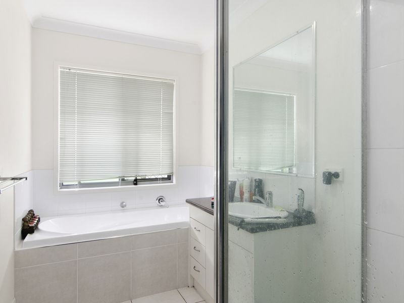 28 Angourie Crescent, Pacific Pines QLD 4211