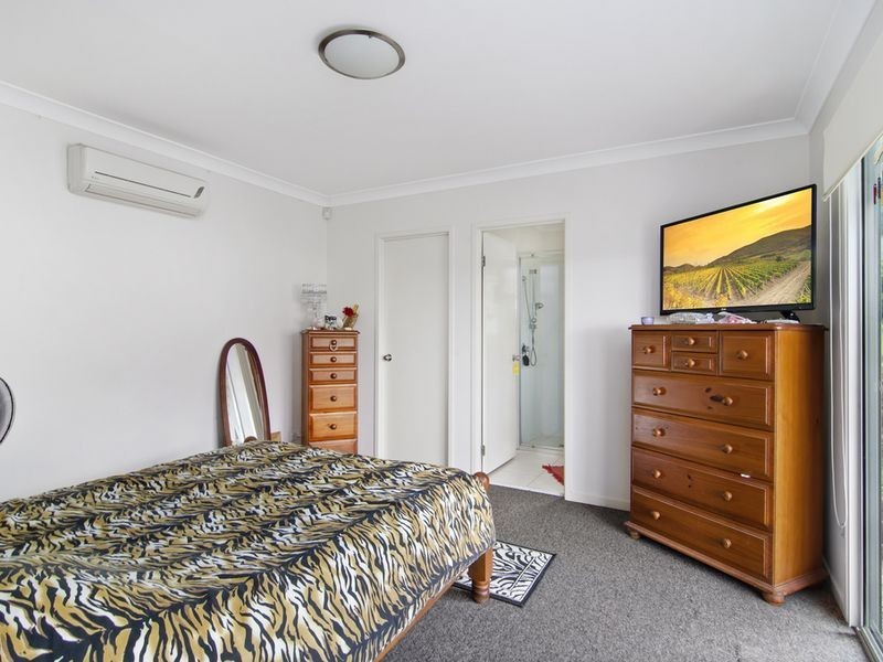 28 Angourie Crescent, Pacific Pines QLD 4211