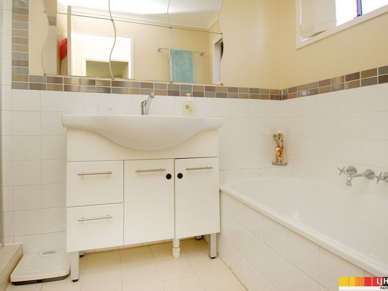 2/4 Columbia Court, Oxenford QLD 4210