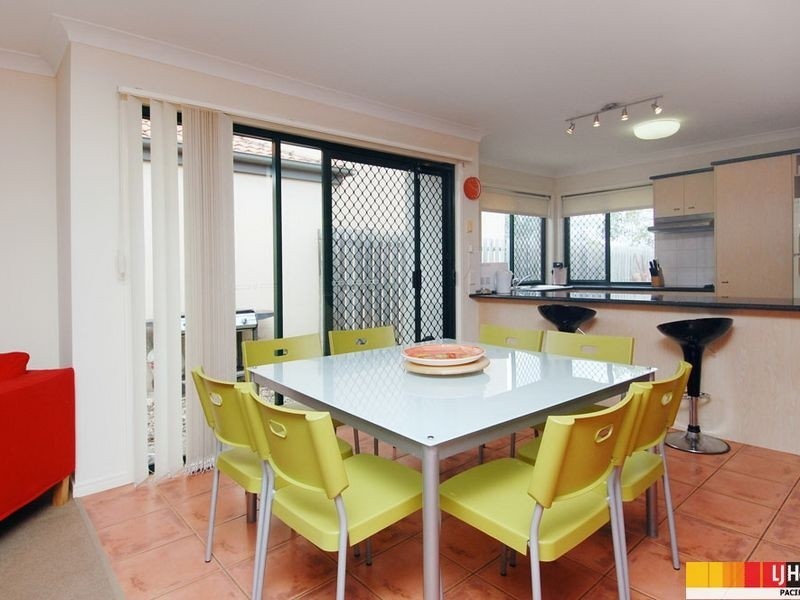 39 Marble Arch Place, Arundel QLD 4214