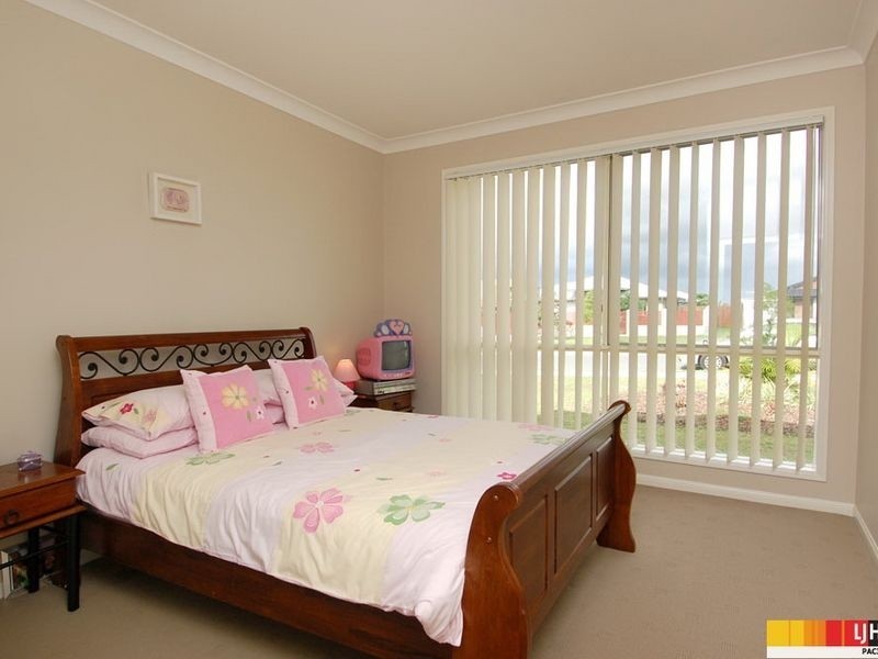 52 Harmsworth Road, Pacific Pines QLD 4211