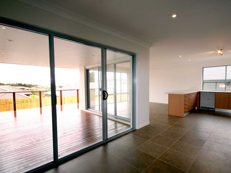 11 Roper Street, Pacific Pines QLD 4211
