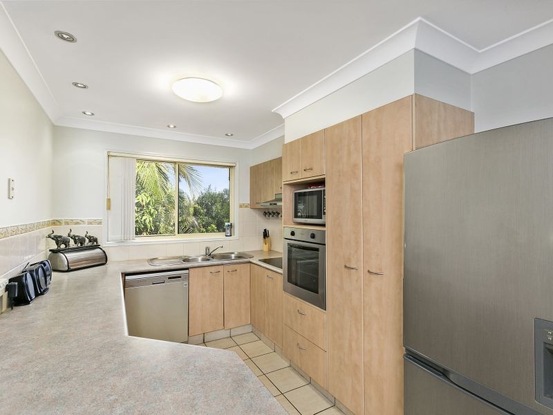 2 Napido Lane, Pacific Pines QLD 4211