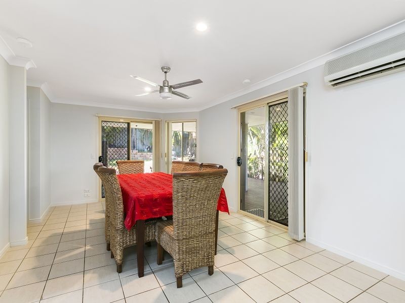 2 Napido Lane, Pacific Pines QLD 4211
