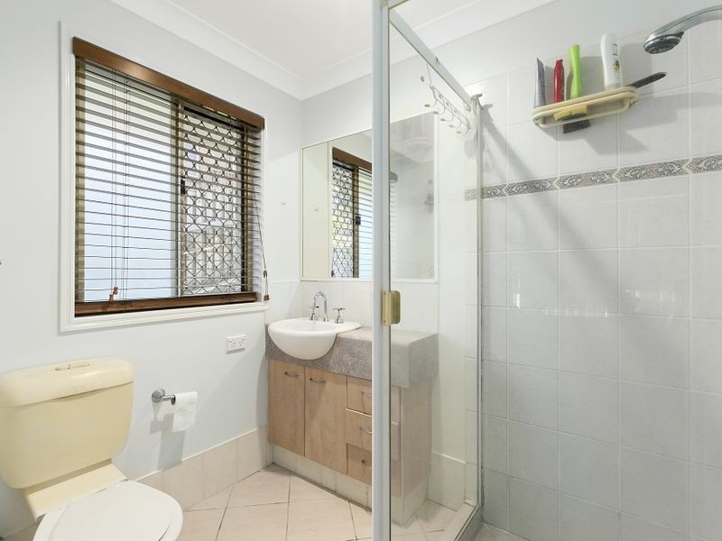 2 Napido Lane, Pacific Pines QLD 4211