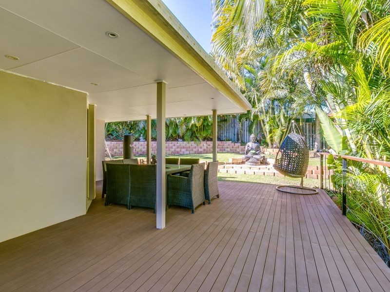 2 Napido Lane, Pacific Pines QLD 4211