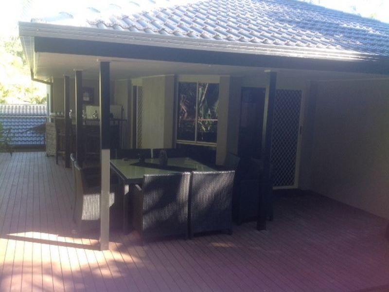 2 Napido Lane, Pacific Pines QLD 4211