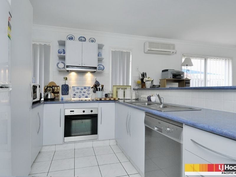 4 Mauke Place, Pacific Pines QLD 4211